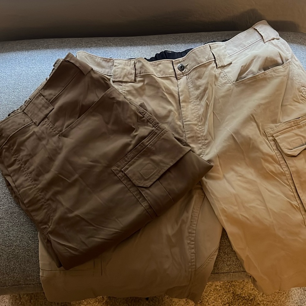 Bundle of 2 cargo shorts